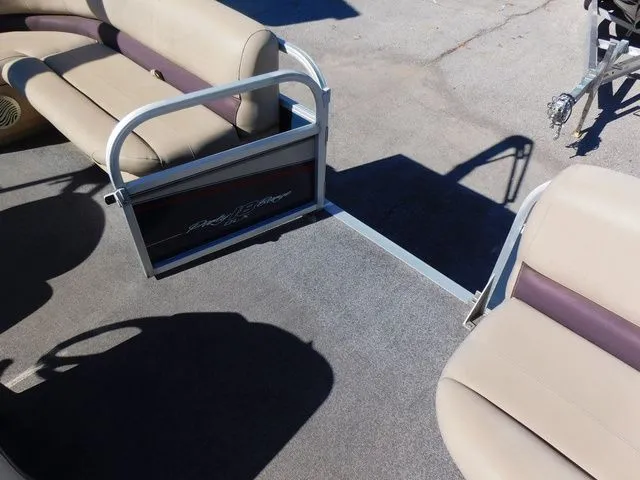 Slide: The Image of Sun Tracker Bass Buggy 18 DLX 2019 - 12