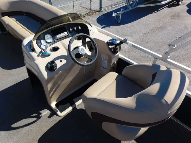 Slide: The Image of Sun Tracker Bass Buggy 18 DLX 2019 - 6