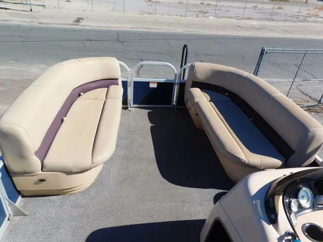 Slide: The Image of Sun Tracker Bass Buggy 18 DLX 2019 - 7