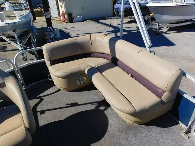 Slide: The Image of Sun Tracker Bass Buggy 18 DLX 2019 - 8