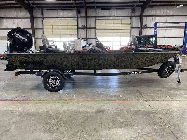 Slide: The Image of Lowe Stinger 175C 2026 - 4