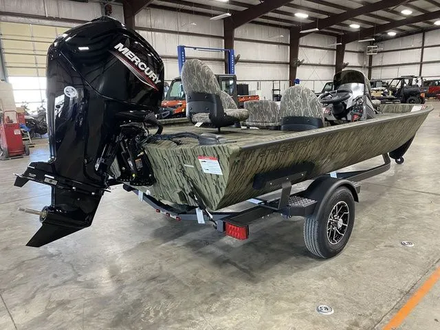 Slide: The Image of Lowe Stinger 175C 2026 - 5