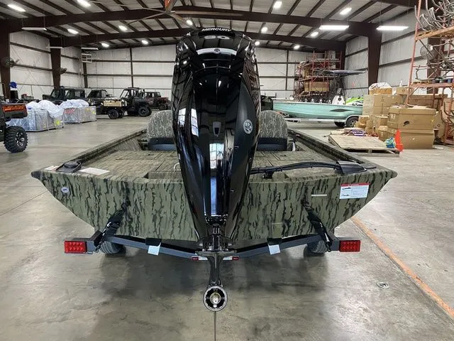 Slide: The Image of Lowe Stinger 175C 2026 - 6