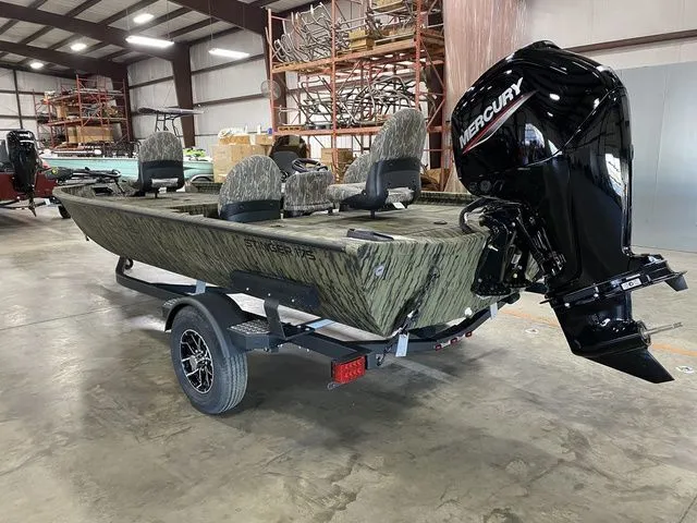 Slide: The Image of Lowe Stinger 175C 2026 - 7