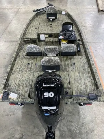 Slide: The Image of Lowe Stinger 175C 2026 - 9