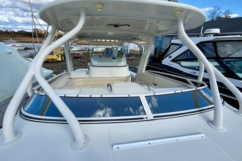 Slide: The Image of 2008 Hydra-Sports Vector 3500 VX boat with sleek design and spacious deck. - 11