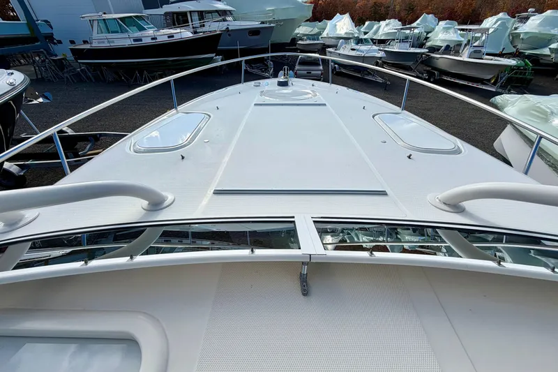 Slide: The Image of 2008 Hydra-Sports Vector 3500 VX boat deck view in a marina setting. - 15