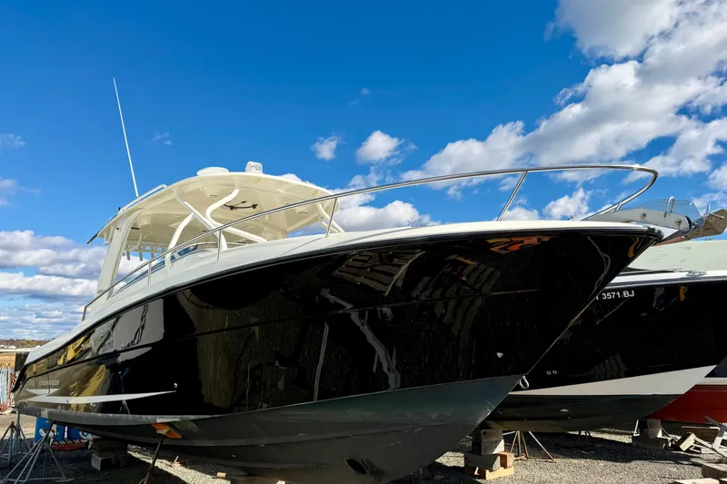Slide: The Image of 2008 Hydra-Sports Vector 3500 VX boat under a clear blue sky. - 5