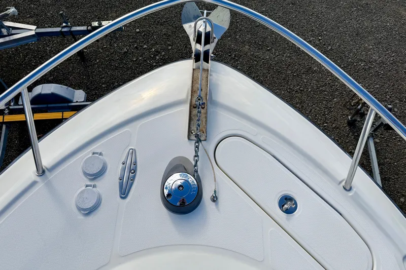 Slide: The Image of 2008 Hydra-Sports Vector 3500 VX boat bow with anchor and winch system. - 8