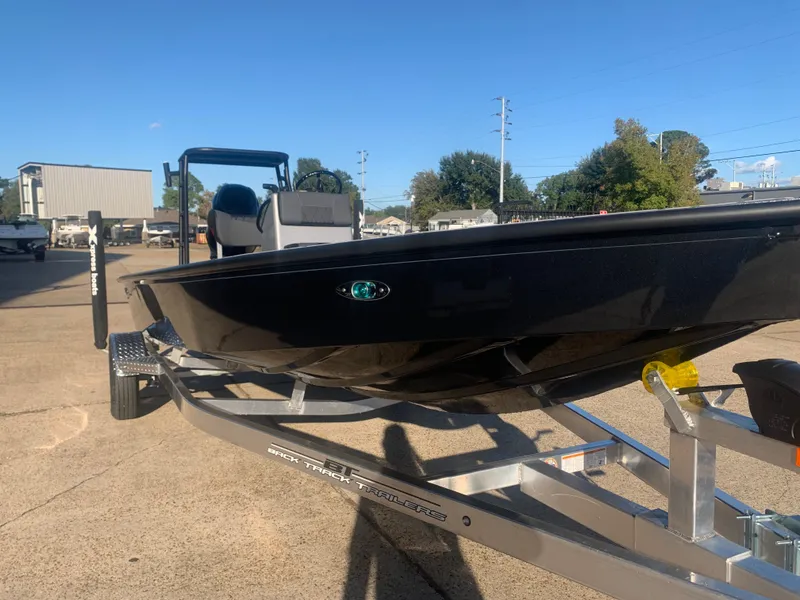 Slide: The Image of Xpress 185 Skiff 2026 - 10