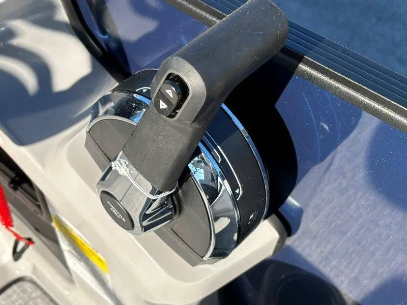 Slide: The Image of Harris CRUISER 230 SLDH 2026 - 18