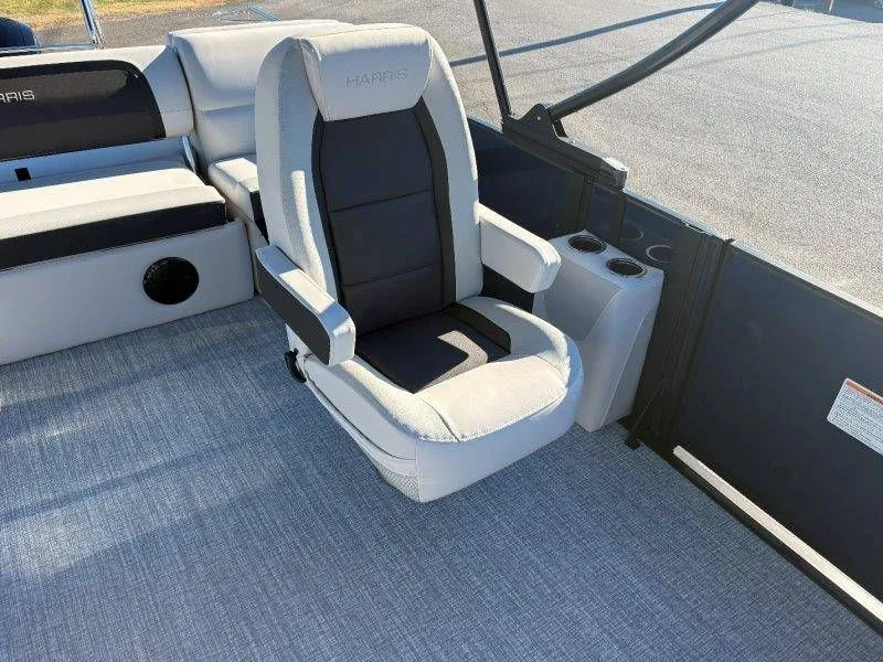 Slide: The Image of Harris CRUISER 230 SLDH 2026 - 26