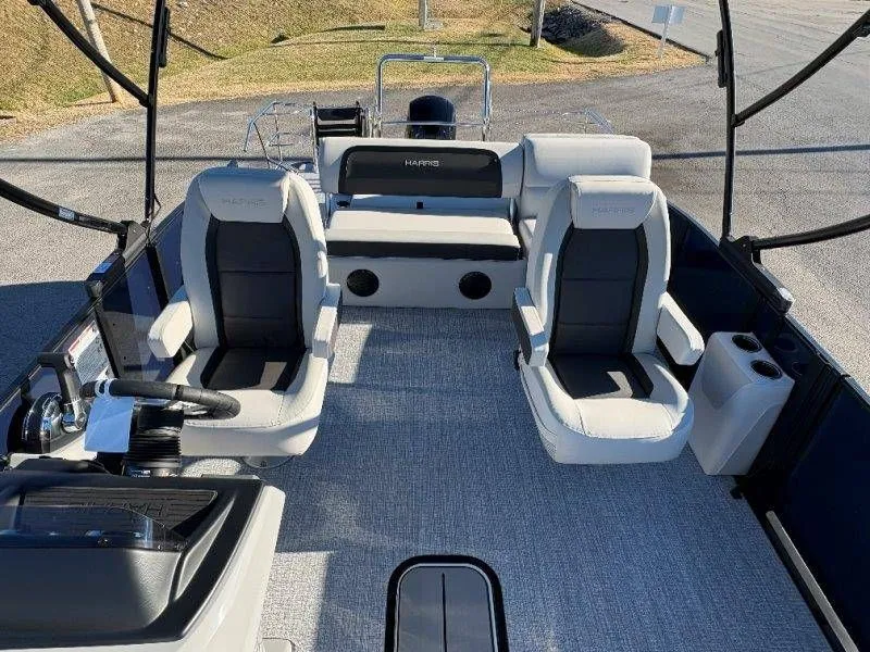 Slide: The Image of Harris CRUISER 230 SLDH 2026 - 28