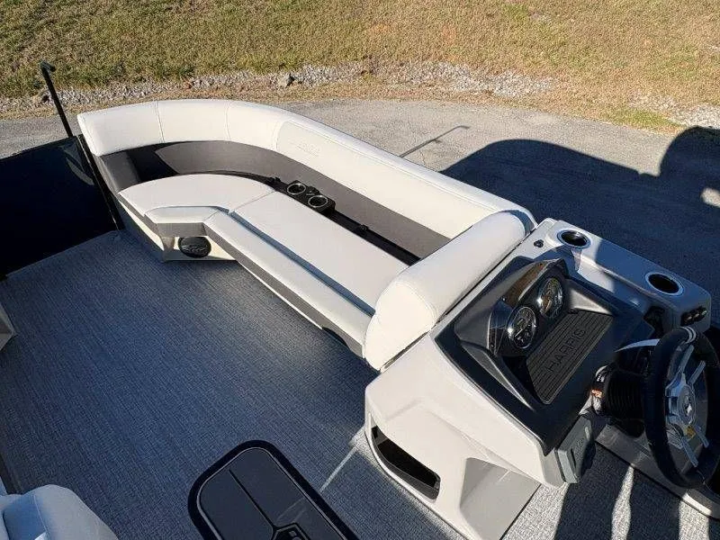 Slide: The Image of Harris CRUISER 230 SLDH 2026 - 30