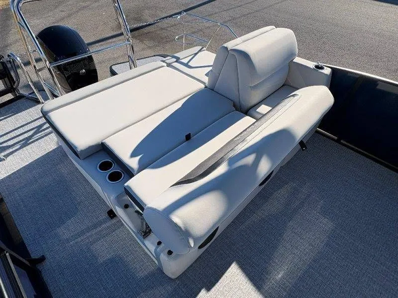 Slide: The Image of Harris CRUISER 230 SLDH 2026 - 36