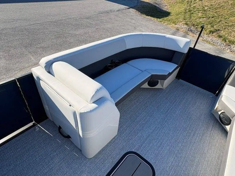 Slide: The Image of Harris CRUISER 230 SLDH 2026 - 38