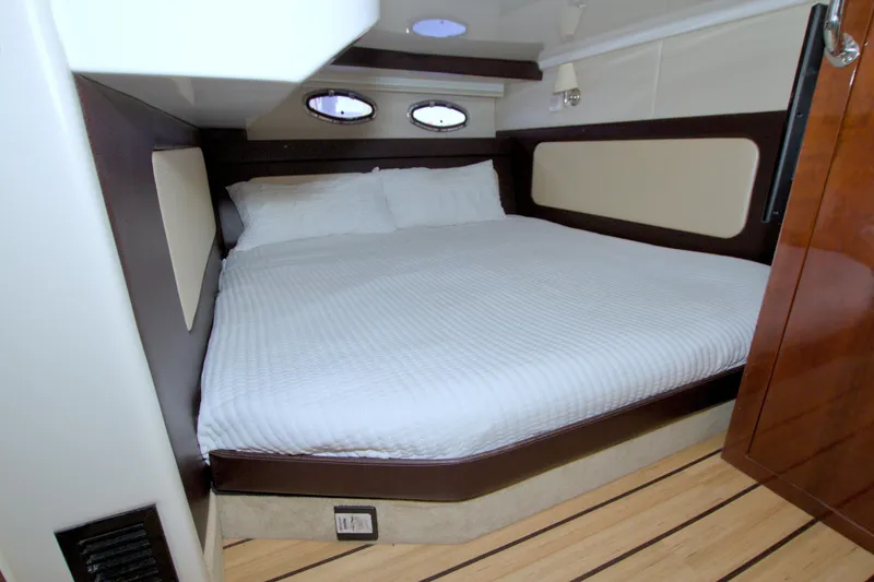 Slide: The Image of Luxurious cabin interior of 2014 Regal 46 Sport Coupe yacht. - 54