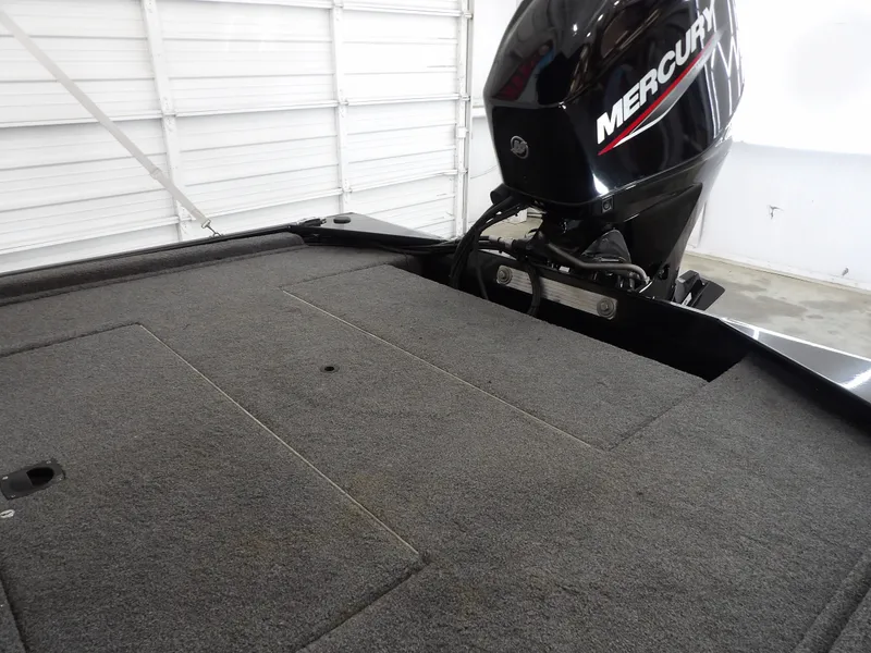 Slide: The Image of Tracker Bass Tracker Classic XL 2024 - 12