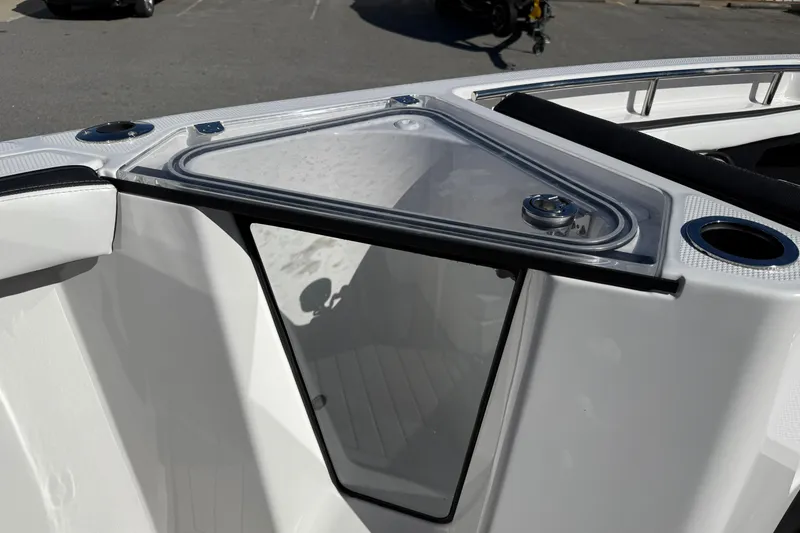 Slide: The Image of 2024 Yamaha Boats 255 FSH Sport H, featuring a sleek storage compartment. - 19