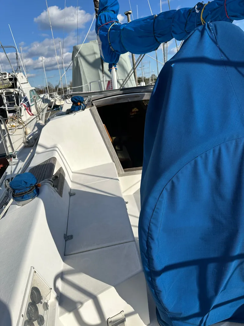 Slide: The Image of Catalina 28 1993 - 14