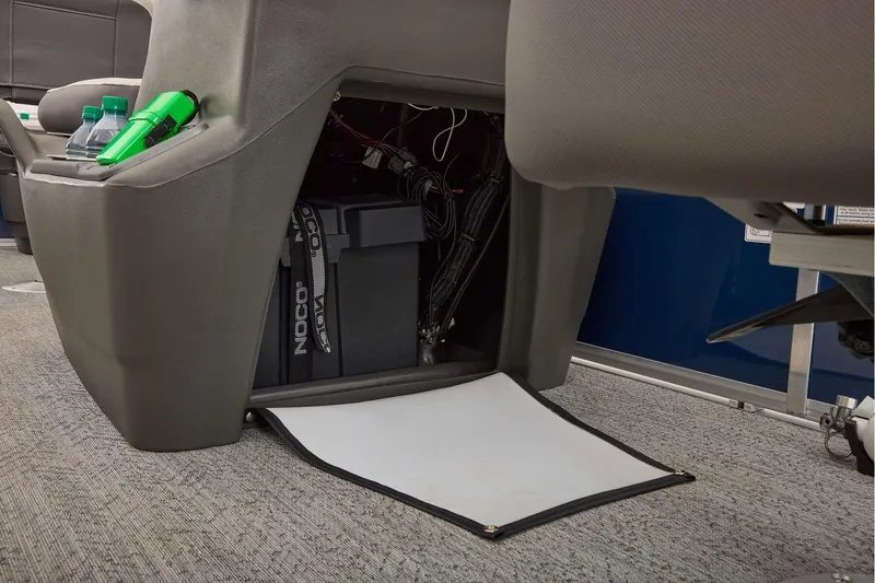 Slide: The Image of Sun Tracker Bass Buggy 18 DLX 2026 - 82