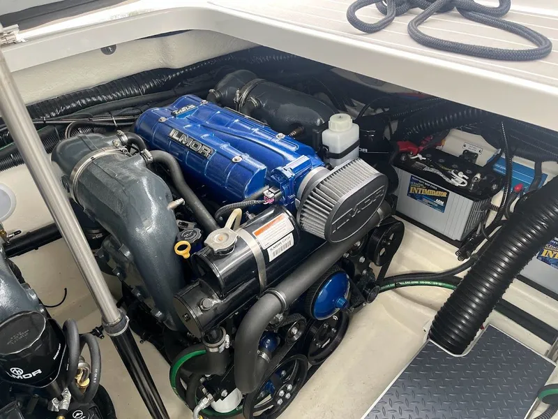 Slide: The Image of 2020 Formula 350 Crossover Bowrider 12 - 12