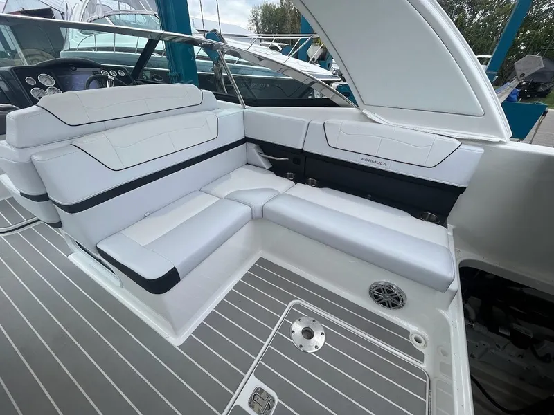 Slide: The Image of 2020 Formula 350 Crossover Bowrider 13 - 13