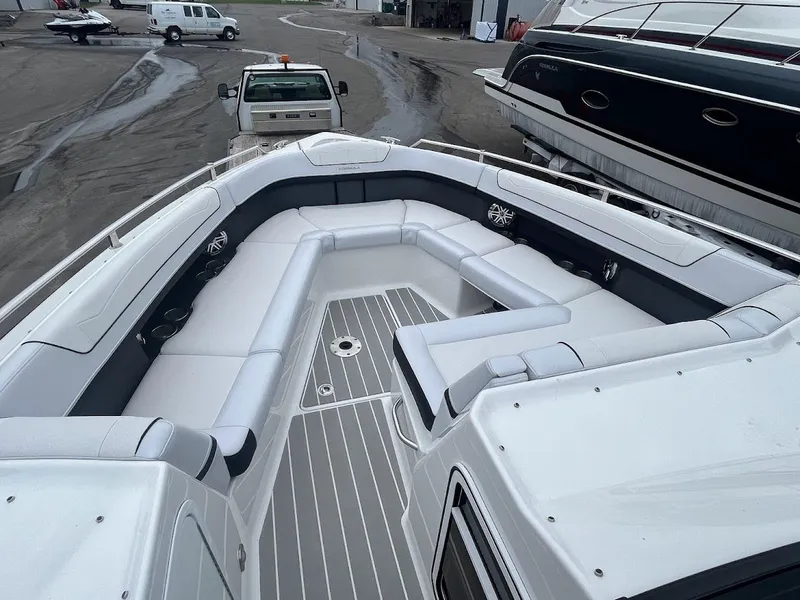 Slide: The Image of 2020 Formula 350 Crossover Bowrider 16 - 16