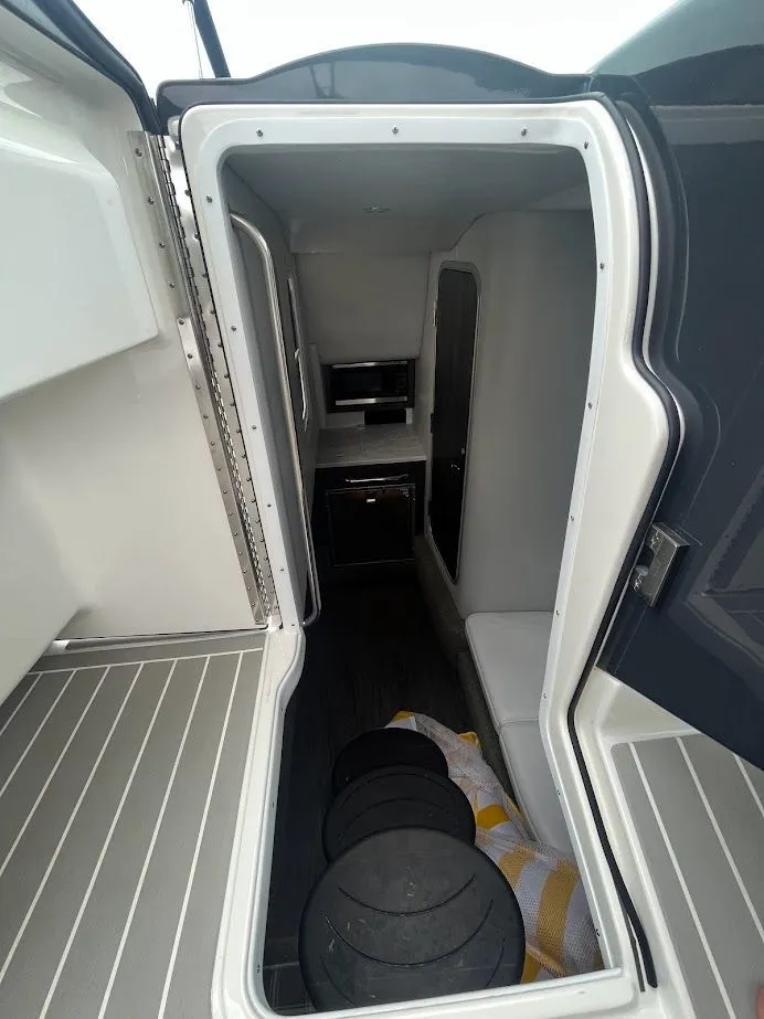 Slide: The Image of 2020 Formula 350 Crossover Bowrider 19 - 19