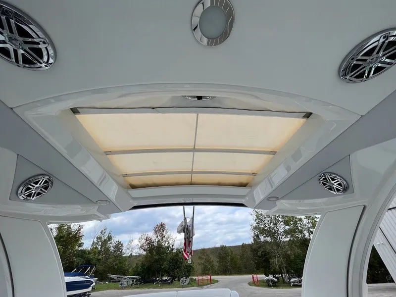 Slide: The Image of 2020 Formula 350 Crossover Bowrider 28 - 28