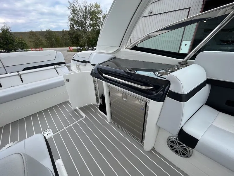 Slide: The Image of 2020 Formula 350 Crossover Bowrider 29 - 29