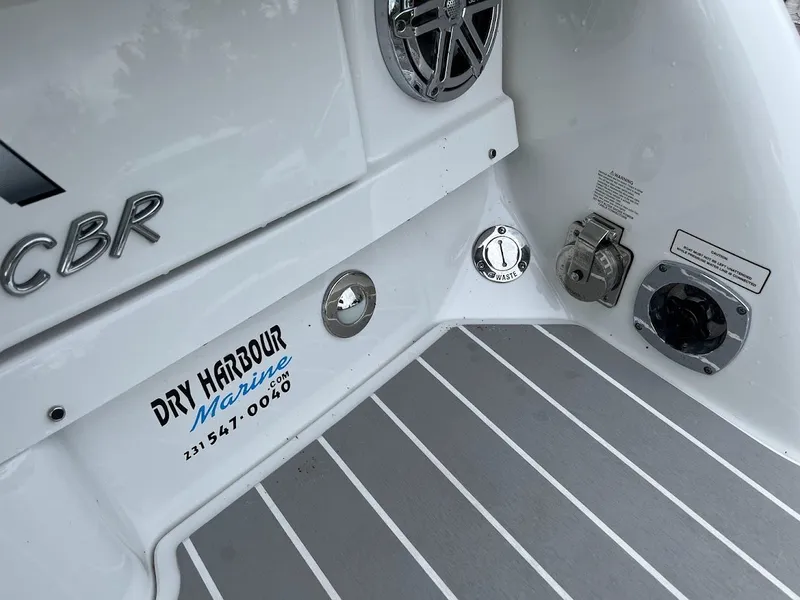 Slide: The Image of 2020 Formula 350 Crossover Bowrider 31 - 31