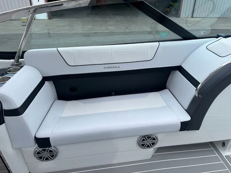 Slide: The Image of 2020 Formula 350 Crossover Bowrider 9 - 9