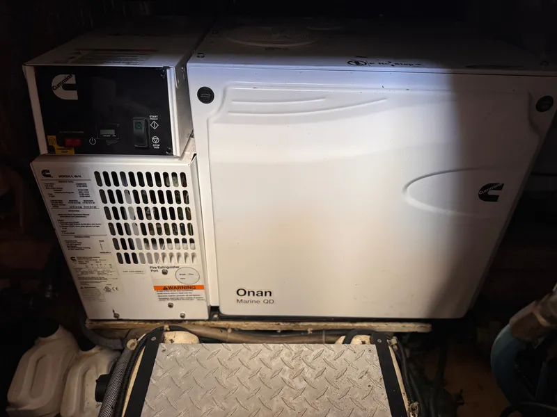 Slide: The Image of Carver 444 Cockpit Motor Yacht 2001 - 39