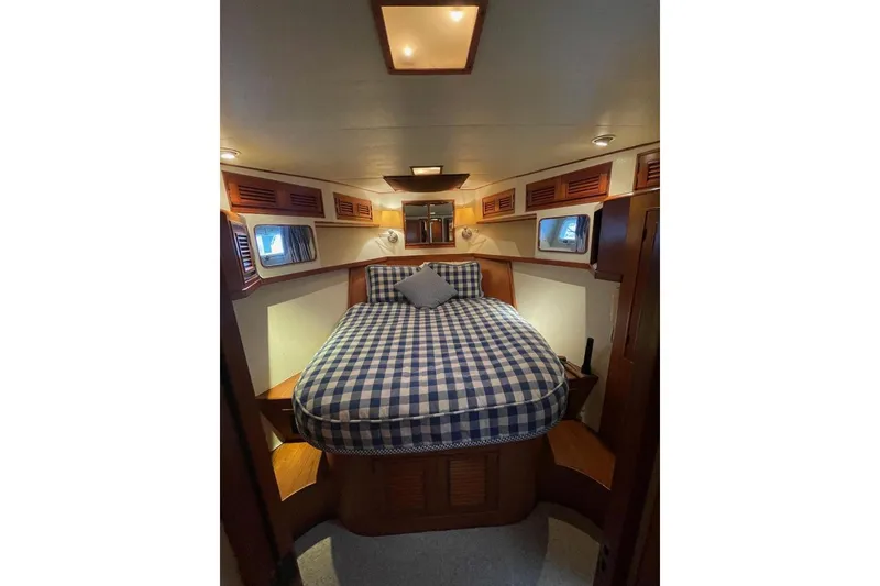 Slide: The Image of Cozy cabin interior of 1990 Offshore Yachts 55 Pilothouse with checkered bedding. - 21