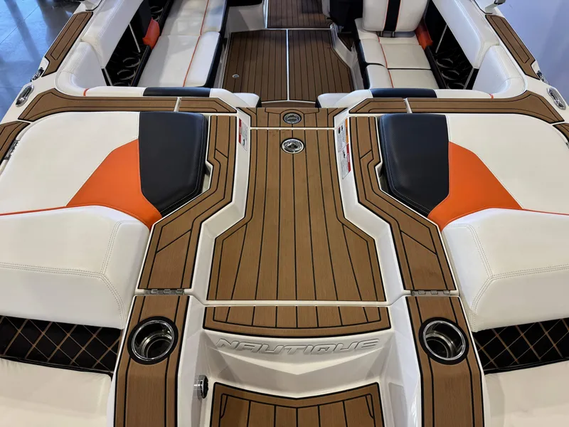 Slide: The Image of Correct Craft Super Air Nautique GS22 2017 - 10