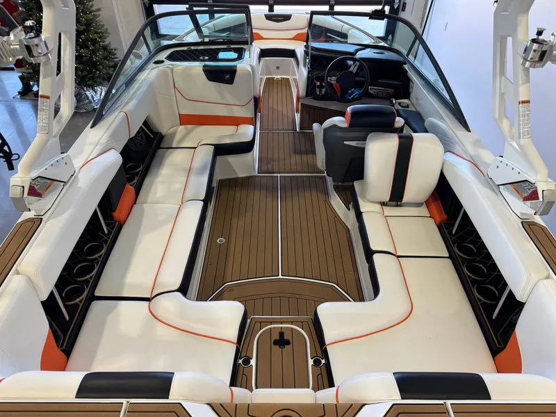 Slide: The Image of Correct Craft Super Air Nautique GS22 2017 - 13