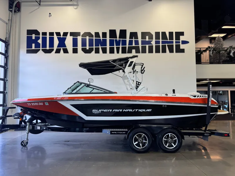 Slide: The Image of Correct Craft Super Air Nautique GS22 2017 - 4