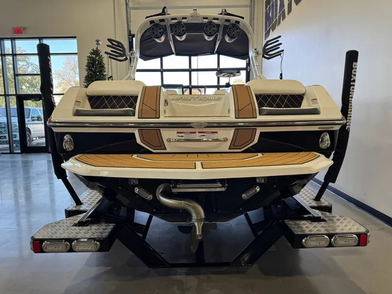 Slide: The Image of Correct Craft Super Air Nautique GS22 2017 - 6