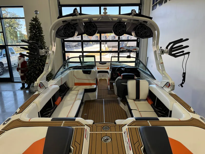 Slide: The Image of Correct Craft Super Air Nautique GS22 2017 - 9