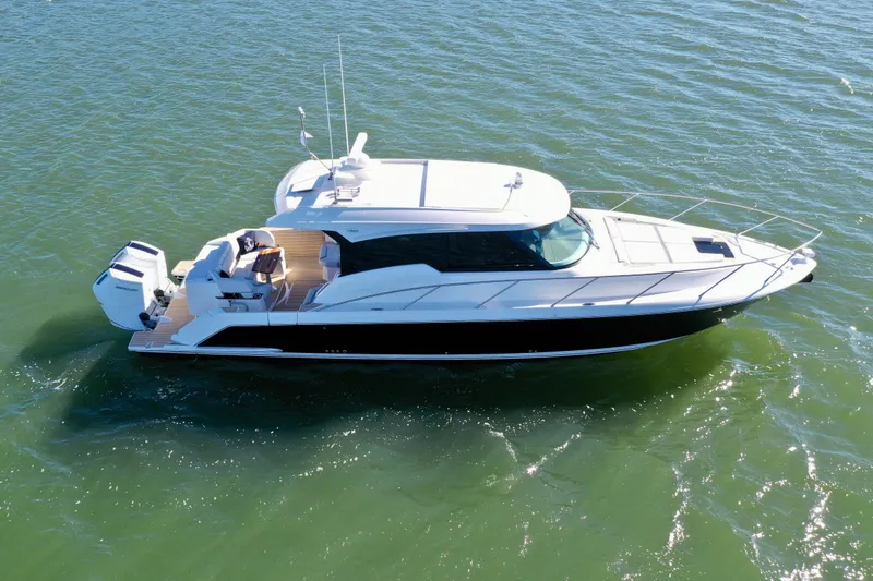 Slide: The Image of 2025 Tiara Yachts 43 LE luxury boat cruising on open water. - 10