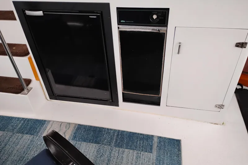 Slide: The Image of Interior of 1991 Jefferson 48 Rivanna Sundeck with appliances and storage. - 13