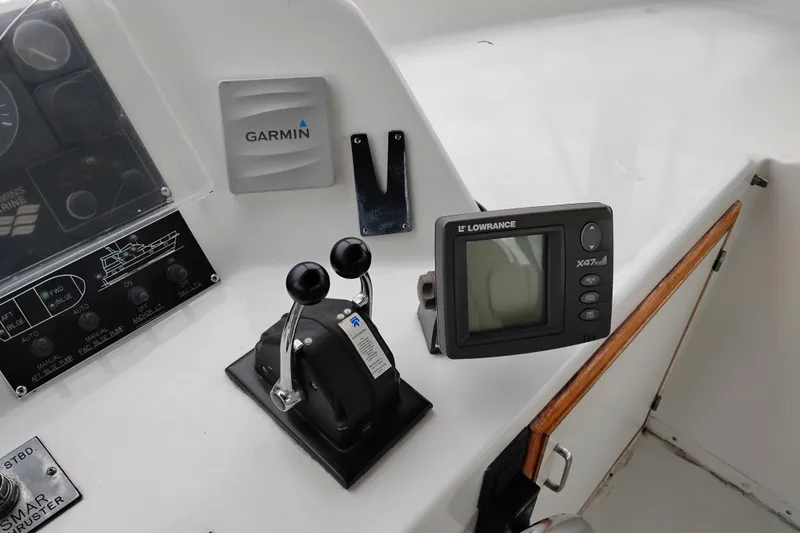 Slide: The Image of Control panel of a 1991 Jefferson 48 Rivanna Sundeck with navigation equipment. - 21