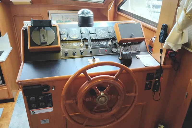 Slide: The Image of 1991 Jefferson 48 Rivanna Sundeck helm with wooden wheel and navigation instruments. - 34