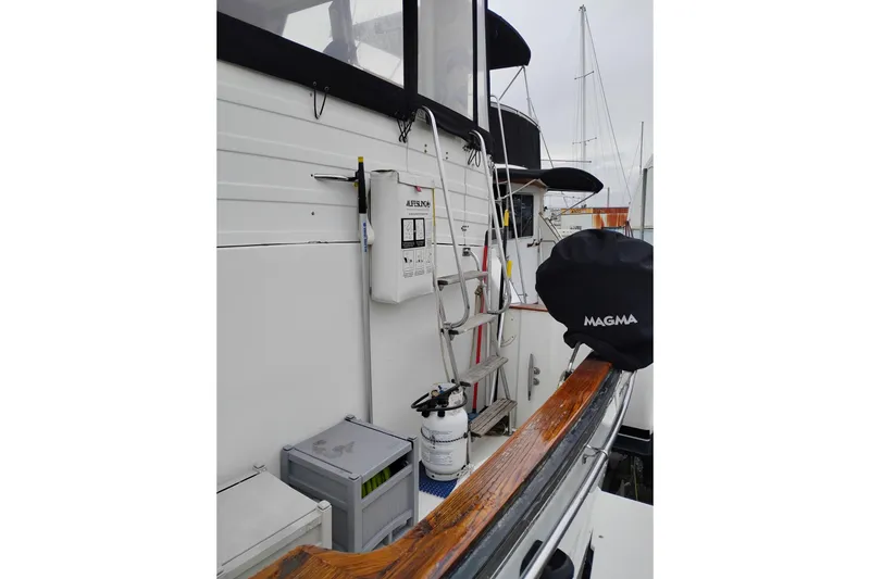 Slide: The Image of 1991 Jefferson 48 Rivanna Sundeck yacht with deck equipment and safety gear. - 7