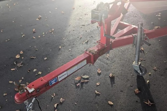 Slide: The Image of Red trailer hitch on asphalt with fallen leaves, Tahoe Q5L I/O 2011 model. - 7