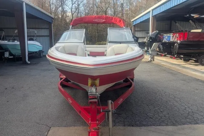 Slide: The Image of 2011 Tahoe Q5L I/O boat with red and white design in storage facility. - 8