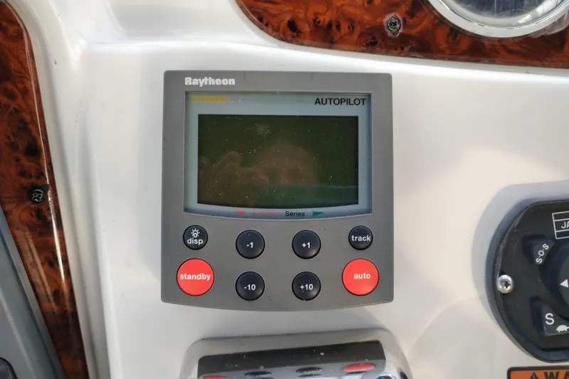 Slide: The Image of Raytheon autopilot control panel on 2004 Meridian 459 Motoryacht dashboard. - 18