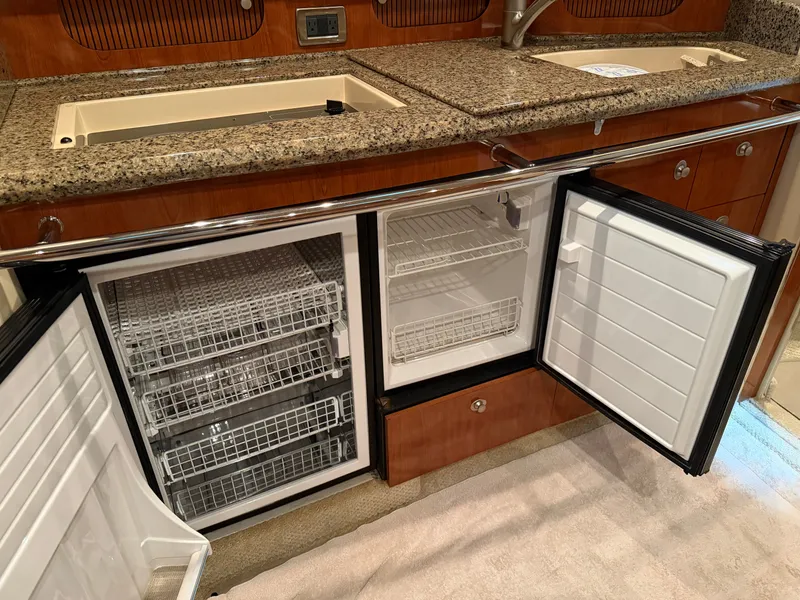 Slide: The Image of Sea Ray 360 Sundancer 2005 - 27