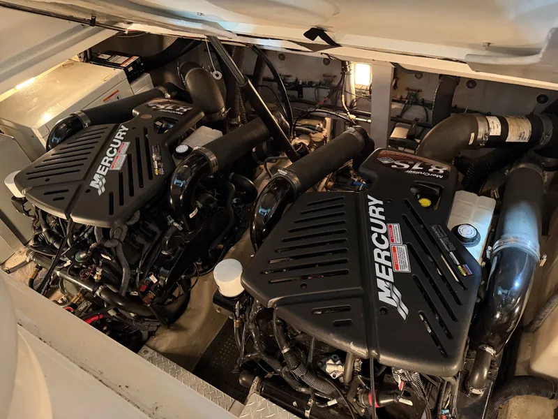 Slide: The Image of Sea Ray 360 Sundancer 2005 - 33